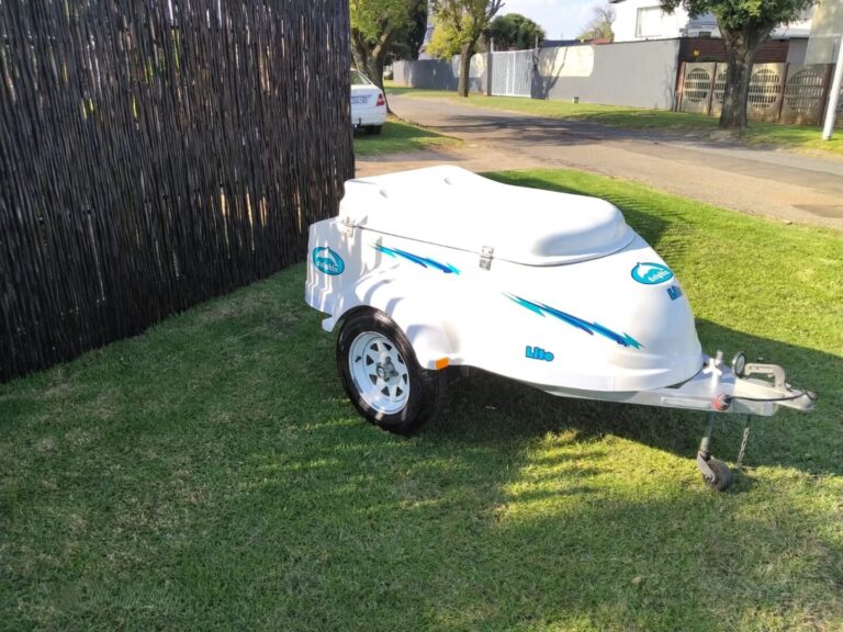 Side angle view of Dolphin Lite trailer