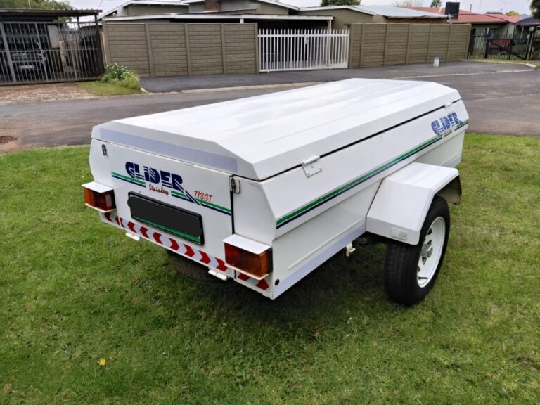 Rear angle view of white Glider trailer