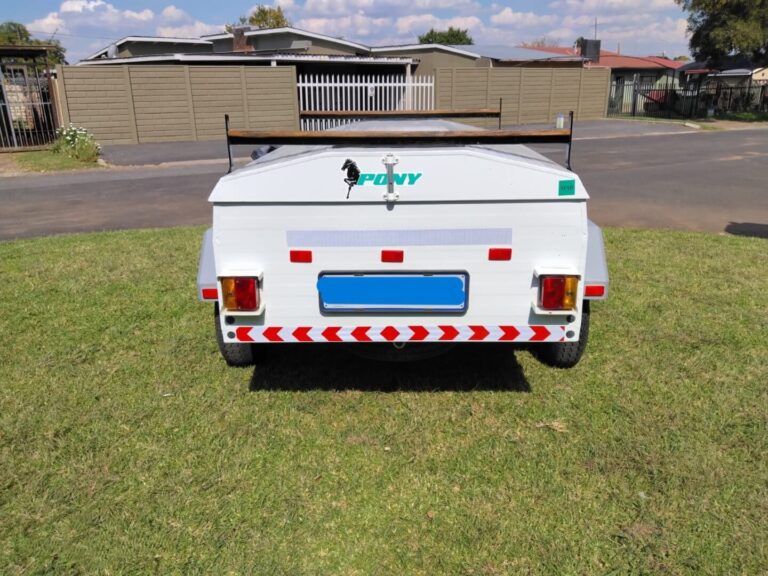 Straight rear view of Pony trailer