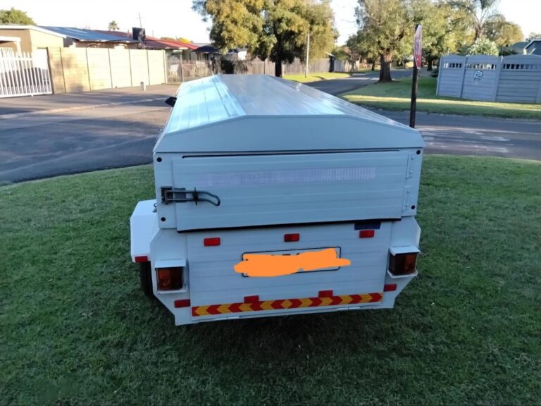 Rear view of Venter trailer photographed on grass