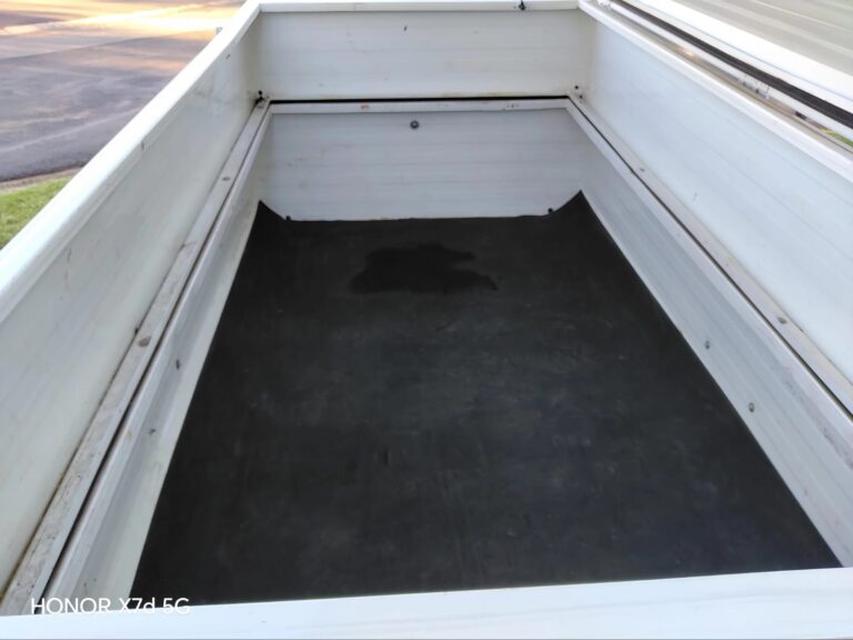 Interior floor view of Venter trailer with lid open