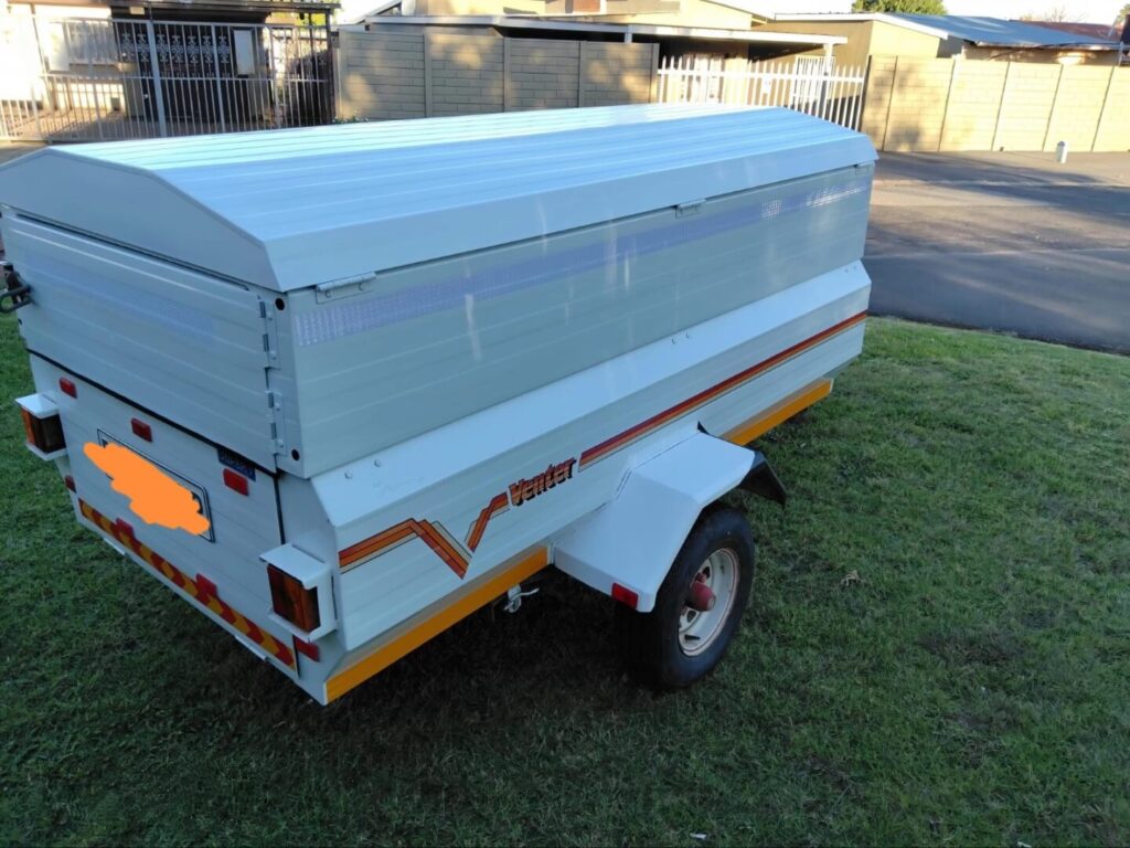 Rear side view of white Venter trailer